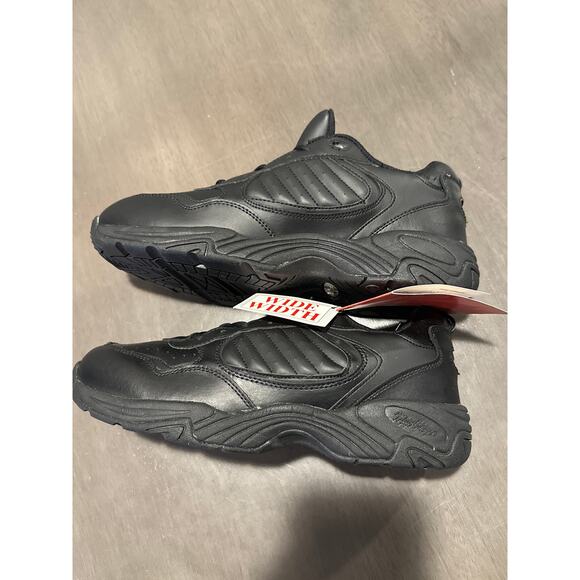 Athletic_Shoes